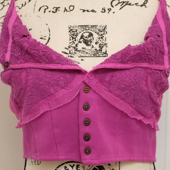 Free People Have My Heart Cami  🙌🏻✨⏰💭🤝⌛️ Eyelet Detail & sweet button detail - Picture 6 of 15